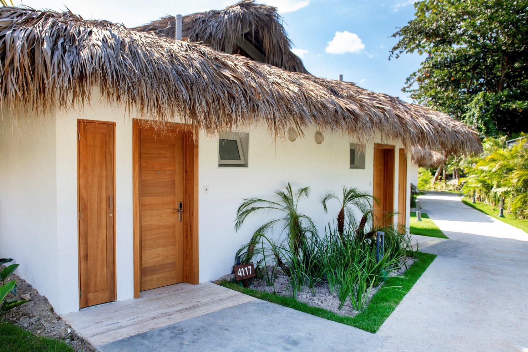 ヴィヴァ ウインダム V サマナ オールインクルーシブ リゾート【大人専用】 ラス・テレナス エクステリア 写真 A bungalow at the resort