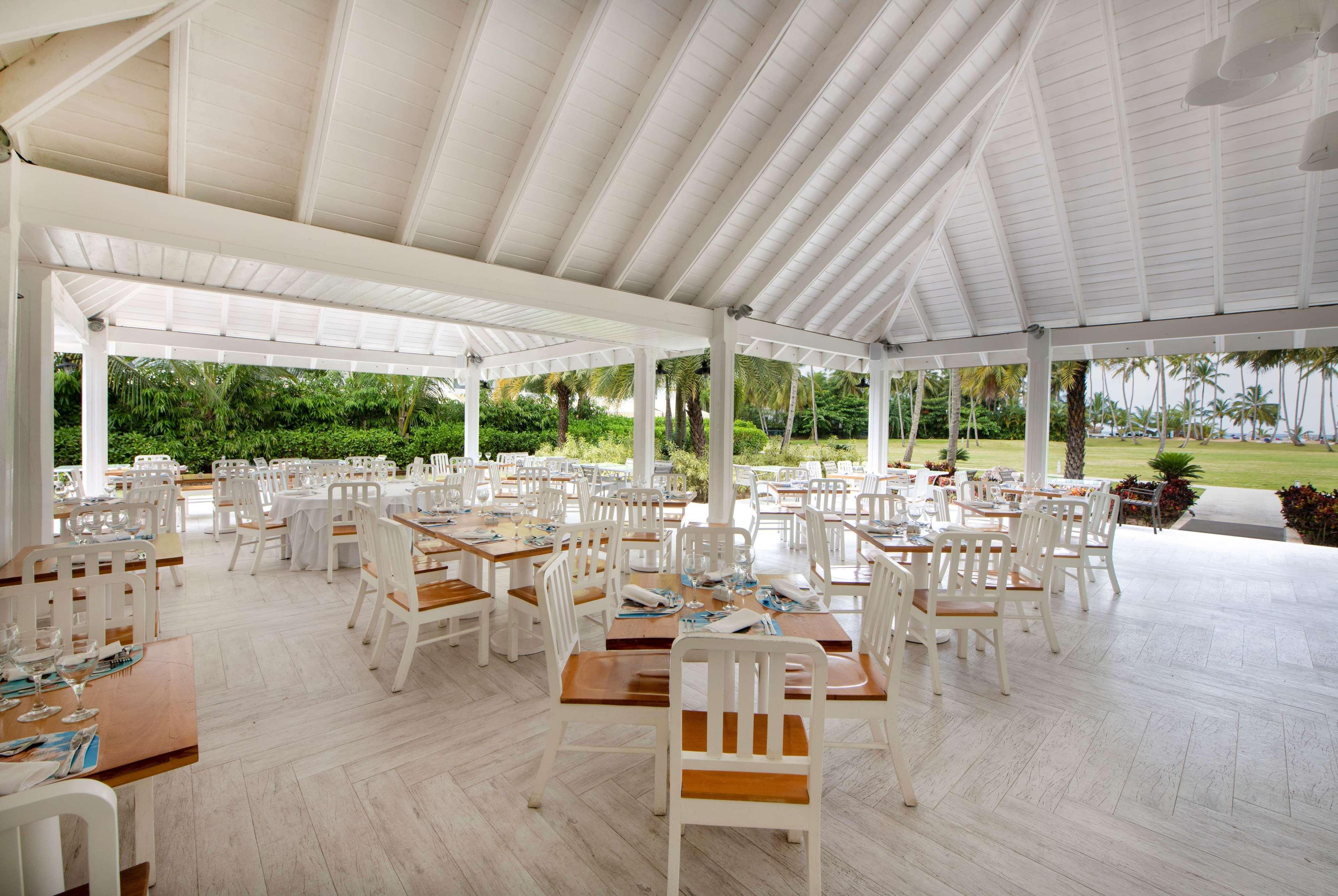 ヴィヴァ ウインダム V サマナ オールインクルーシブ リゾート【大人専用】 ラス・テレナス エクステリア 写真 The interior of the restaurant