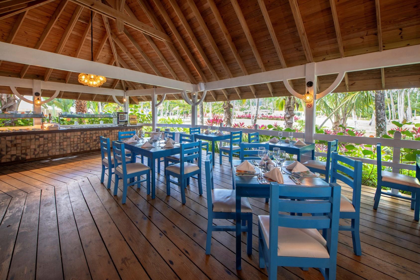 ヴィヴァ ウインダム V サマナ オールインクルーシブ リゾート【大人専用】 ラス・テレナス エクステリア 写真 Restaurant at the resort