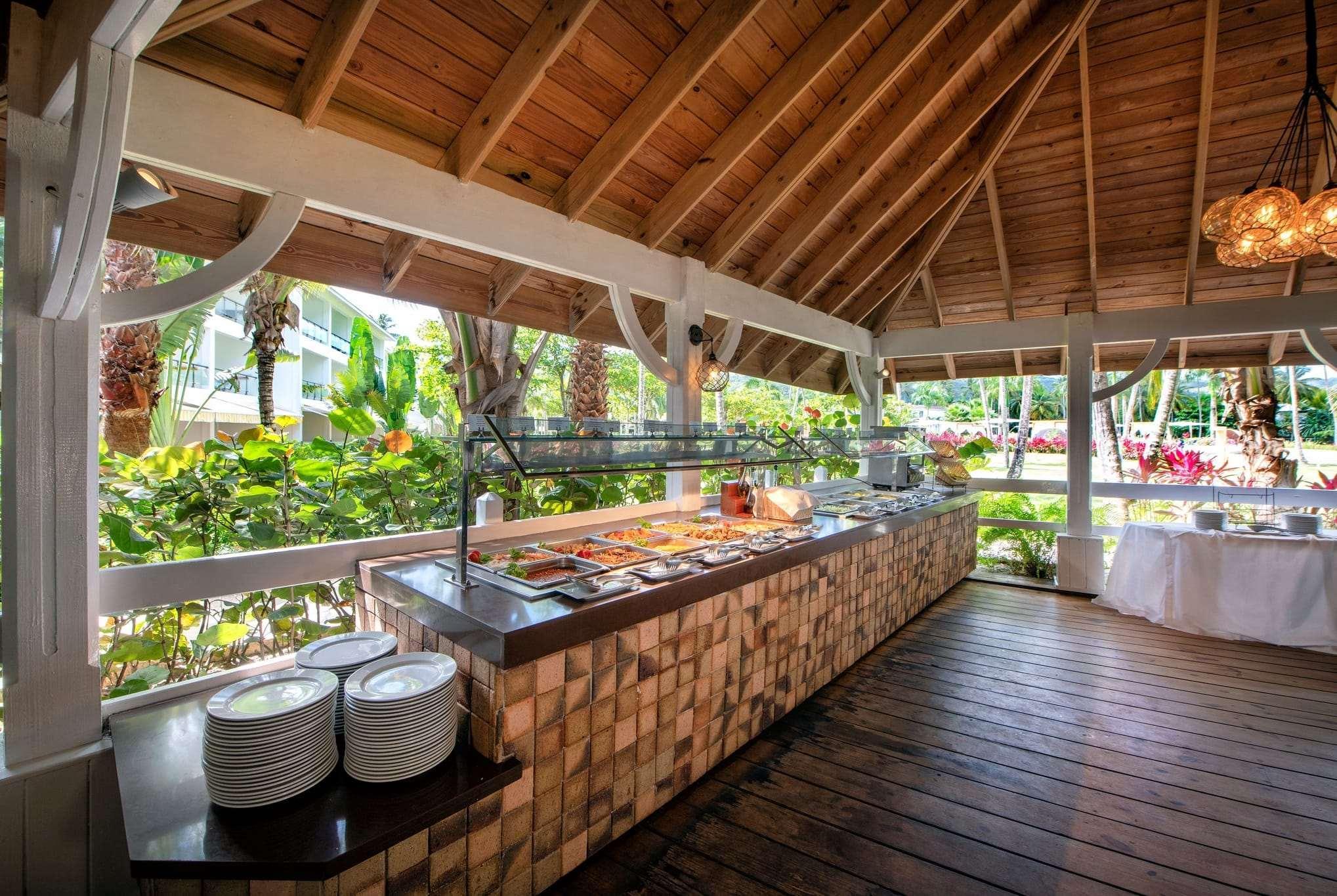 ヴィヴァ ウインダム V サマナ オールインクルーシブ リゾート【大人専用】 ラス・テレナス エクステリア 写真 Buffet at a resort
