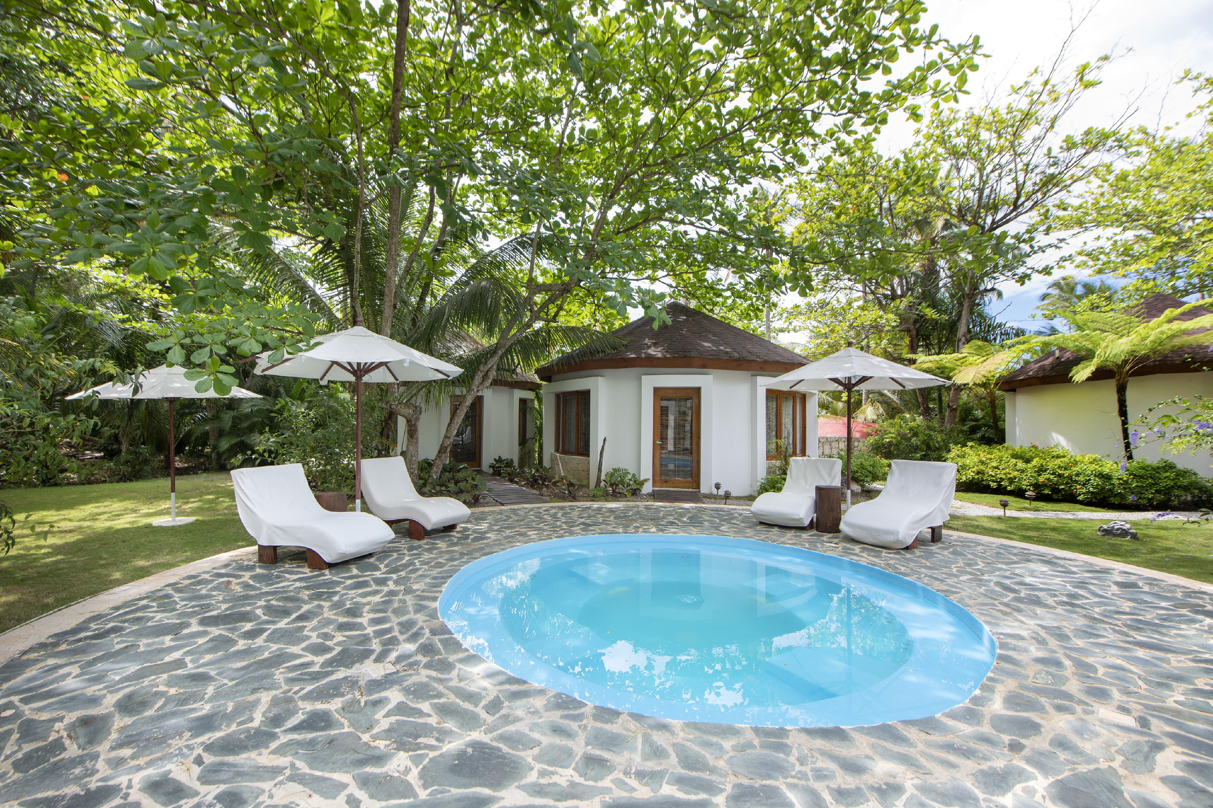 ヴィヴァ ウインダム V サマナ オールインクルーシブ リゾート【大人専用】 ラス・テレナス エクステリア 写真 A pool at the resort