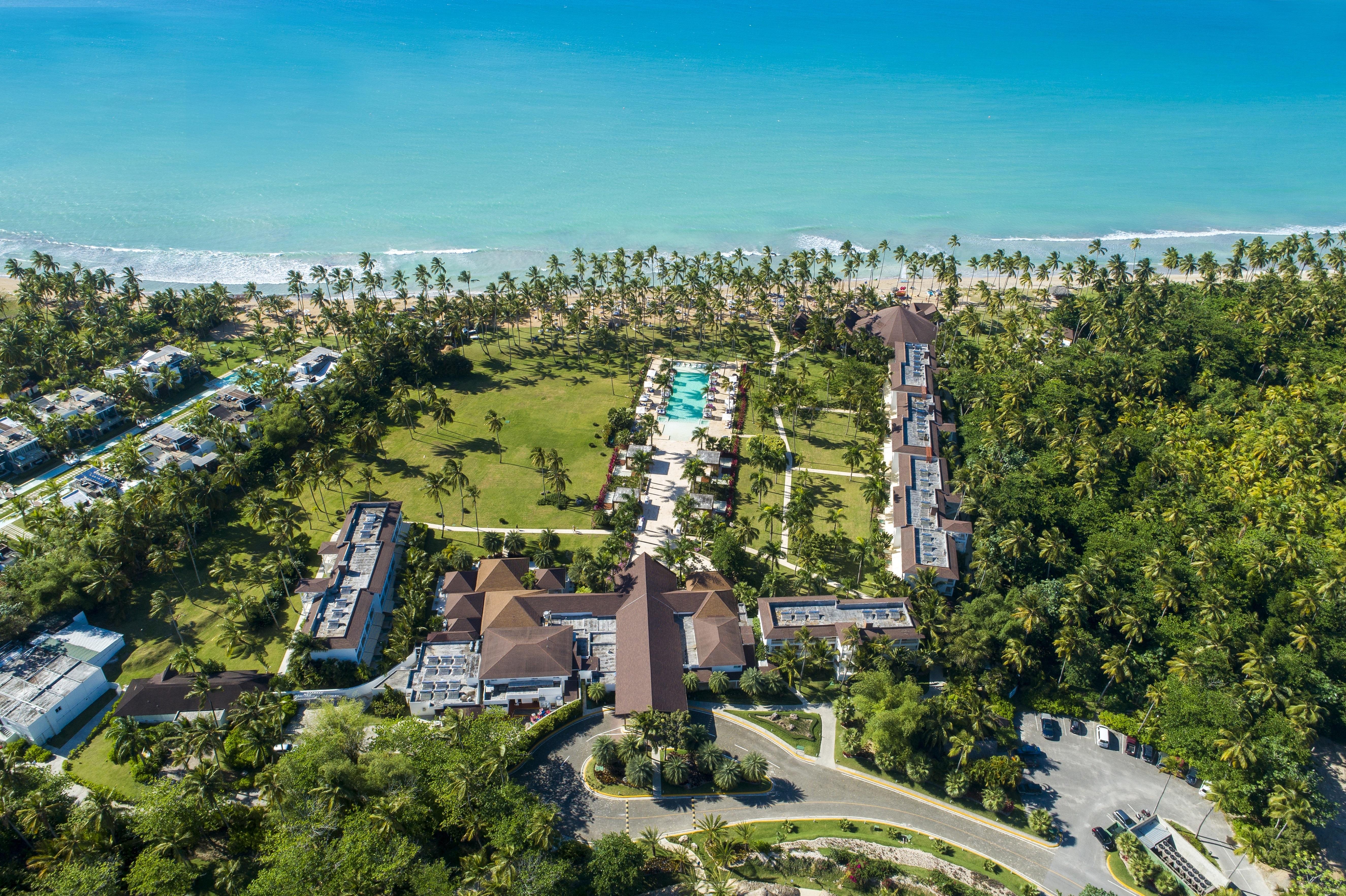 ヴィヴァ ウインダム V サマナ オールインクルーシブ リゾート【大人専用】 ラス・テレナス エクステリア 写真 Aerial view of the resort