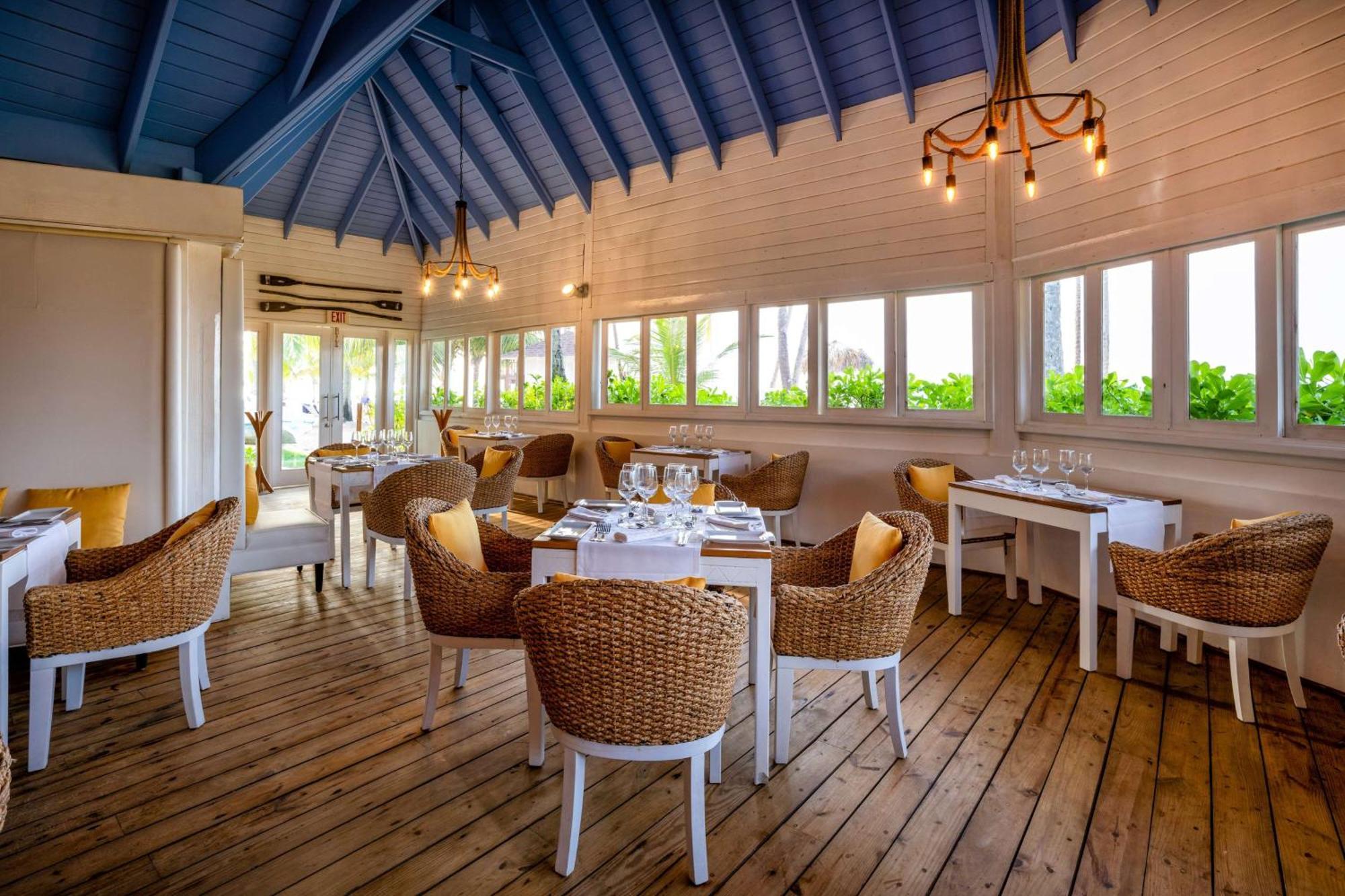 ヴィヴァ ウインダム V サマナ オールインクルーシブ リゾート【大人専用】 ラス・テレナス エクステリア 写真 The restaurant at the hotel