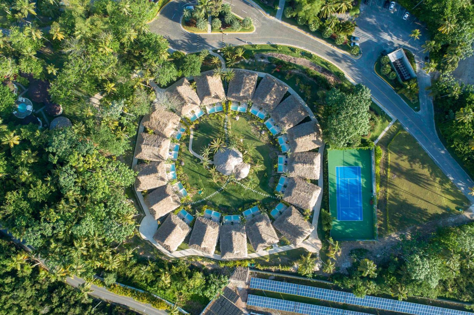 ヴィヴァ ウインダム V サマナ オールインクルーシブ リゾート【大人専用】 ラス・テレナス エクステリア 写真 Aerial view of the resort
